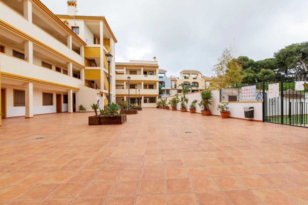 Atico Con Terraza-Solarium Y Piscina 4-6 Personas Wifi A/C Apartment Roda Exterior photo